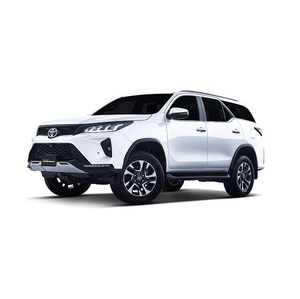 2022 usado para Fortuner SUV gasolina Turbo FWD con asientos de cuero e interior oscuro - Product Image 3