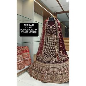 Venta de exportación de terciopelo Lehenga Choli ocasiones festivas con hilo dorado para Mujer Colección de ropa de FIESTA DE LA India - Product Image 3
