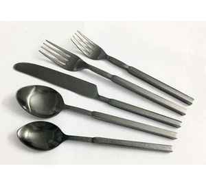 Design simple et sobre ensemble de couverts en acier inoxydable pour hôtel ensemble de couverts de restaurant en métal fabricant d'aspect européen en Inde - Product Image 1