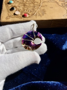 Venta al por mayor hecho a mano pulido Aura Moon Crescent Moon colgantes Natural Healing Crystal Charms Reiki Feng Shui mascota Pilar - Product Image 4