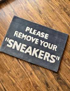 Paillasson « Retirez vos baskets » |   Tapis d'accueil moderne gris et noir |   Tapis d'entrée antidérapant - Product Image 5