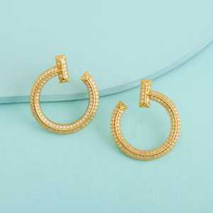 Pendientes de Aro con Perlas Geométricas para Fiesta - Pendientes Modernos de Aleación de Zinc - Product Image 1