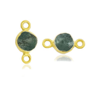 Conector de piedras preciosas Esmeralda en bruto-Cristal natural de 6-8mm, enlace de joyería de piedra natal de doble fianza, Conector de joyería hecho a mano - Product Image 1