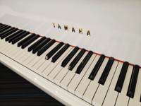 Second Hand Yamahas G2D Baby Grand Piano White Color With Powerful Tone for Export Sale Japan Original Luxury