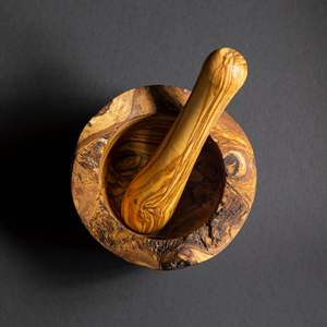 Mortero y Maja de madera 100% Trituradora de hierbas de madera de Olivo natural Juego de mortero y Maja tunecina ecológica Premium Rústico - Product Image 4