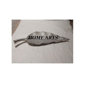 Bandeja de servicio de aperitivos de diseño admirable Bandeja de servicio de hojas de color dorado de aluminio hecha a mano para uso en eventos de boda - Product Image 4