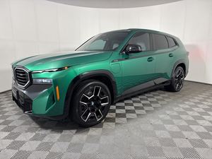 Très bien utilisé 2025 B--M--W XM AWD d'occasion - Product Image 4