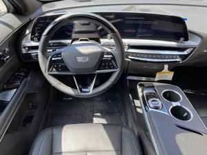 Cadillac LYRIQ 2024 d'occasion en excellent état, berline de luxe, conduite à gauche, sièges en cuir, pneus R17, automatique, toit ouvrant panoramique, feux LED - Product Image 2