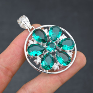 Pendentif en pierre précieuse d'apatite verte de laboratoire fait à la main en argent 925 plaqué bijoux de créateur cadeau pour les femmes - Product Image 2