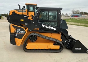 Chargeuse compacte sur chenilles Hyundai HT100V de 74 CV |   Chargeuse compacte sur chenilles robuste |   Diesel certifié EPA Tier 4 - Product Image 2