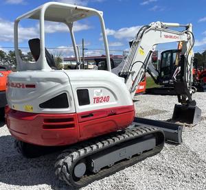 Takeuchi TB240รถขุดขนาดเล็กเครื่องยนต์ดีเซล35HP เปิด Rop อัตโนมัติไม่ได้ใช้งาน EPA CE อนุมัติจาก auxilairy ไฮดรอลิก2ความเร็ว PLC - Product Image 1