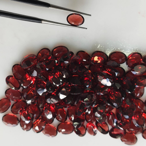 พลอยโกเมนสีแดงธรรมชาติ 7x5 มม. ทรงรี คุณภาพดีที่สุด สำหรับทำเครื่องประดับ - Product Image 2