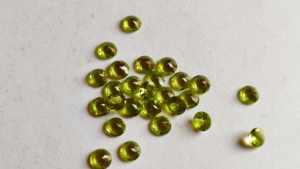 Lote de piedras preciosas sueltas de forma redonda de peridoto natural verde de calidad AAA de 6mm a precio mayorista de La India - Product Image 6