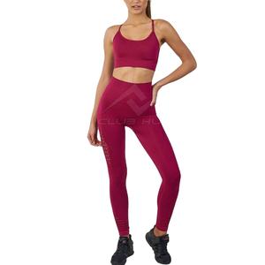 Ensemble de yoga pour femmes sur mesure de qualité supérieure, en spandex/polyester respirant et résistant, tenue de fitness 2 pièces, motif uni, logo sur le devant - Product Image 1