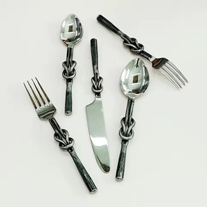 Juego de Cubiertos de Plata con Mango de Cadena Hecho a Mano, Ideal para un Estilo de Bistro Moderno, Presentación Creativa de Alimentos y Mesas de Exhibición - Product Image 5