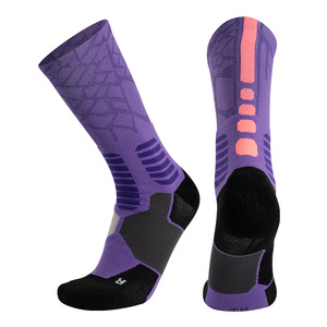 Calcetines deportivos de baloncesto Elite personalizados, equipo atlético de cojín grueso para hombres, calcetines deportivos de tubo de media pantorrilla - Product Image 2