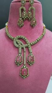 Collar Polki de Lujo de Primera Calidad con Hermosos Aretes, Diseño Único y Moderno que Complementa Tanto la Ropa Étnica como la Occidental - Product Image 3