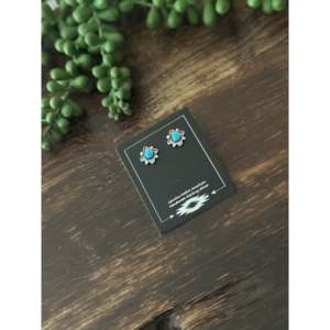 Pendientes de botón geométricos con turquesa Kingman y plata de ley engastada en bisel, hechos en Navajo - Product Image 4