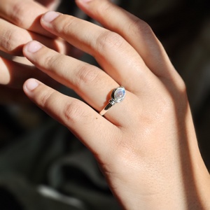 แหวนเงินสำหรับเด็ก 男女兼用 ประดับด้วยมูนสโตน น้ำหนักเบา เหมาะสำหรับงานแต่งงาน งานหมั้น หรือเป็นของขวัญ - Product Image 1