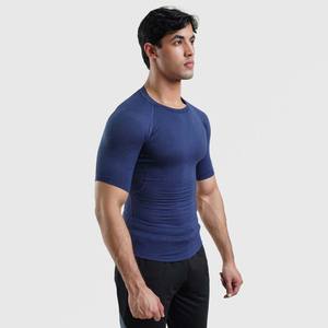 Camisetas de gimnasio personalizadas para hombre Camiseta cómoda de compresión para entrenamiento deportivo con mangas cortas Diseño liso en blanco - Product Image 3