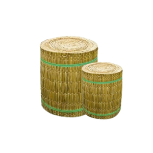 Tapis en jonc naturel respirant pour les zones extérieures et pour aider à maintenir des environnements de jardin propres et confortables - Product Image 1