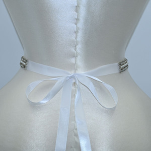 Cinturón de Novia Ajustable Bridella BS54 con Pedrería Blanca y Perlas para Bodas, Bailes de Graduación y Eventos Formales - Product Image 2