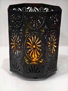 Portavelas de malla VersaGlow y soporte para cubiertos, pieza elegante de decoración para el hogar de doble uso con diseño funcional para uso diario - Product Image 6