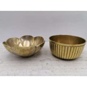 Bol de service en laiton antique fabriqué à la main pour créer un décor élégant et des solutions de salle à manger fonctionnelles dans chaque maison - Product Image 2