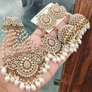 Paquete combinado tradicional indio de calidad superior Pendientes Jhumki Maang Tikka Pasa para bodas Perla de latón hecha festiva para fiestas - Product Image 4