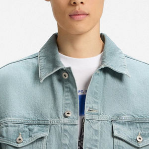 แจ็คเก็ตยีนส์สำหรับผู้ซื้อขายส่งจำนวนมาก ผู้ชาย แขนยาว ปกพับ ดีไซน์สตรีทแวร์ทันสมัย สวมใส่สบายและทนทาน - Product Image 2