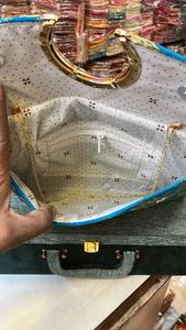 Nouveauté KUMKUM FASHIONS Sacs à bandoulière en velours brodé doré Style vintage 7x9 pouces Fermeture à cadenas Chaîne d'épaule de 48 pouces Soirée - Product Image 6