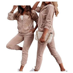 Vente en gros Logo personnalisé Ensemble 2 pièces pour femmes Velours Jogging Wear Active Wear Casual Classic Winter Season Tracksuit - Product Image 2