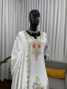 Conjunto Sharara de Georgette Indio Pakistaní, Hermoso y Elegante, Conjunto Sharara Étnico Pesado en Blanco y Negro, Conjunto para Fiesta y Boda para Mujer - Product Image 2