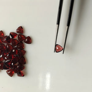 Granate Rojo Natural de 7 mm, Corte Trillón, Piedra Preciosa Suelta de la Mejor Calidad para la Fabricación de Joyas - Product Image 2