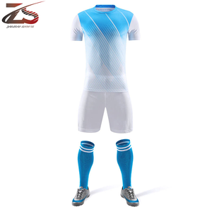 100% uniformes de fútbol de poliéster logotipo personalizado hecho en Pakistán - Product Image 6