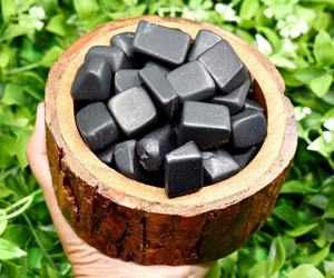 คริสตัลชุนไหต์ธรรมชาติขัดเงาอย่างสวยงาม สไตล์ฮวงจุ้ย สำหรับสะสม การทำสมาธิ และการบำบัด - Product Image 4