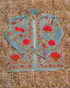 Venta al por mayor de chaqueta bohemia de invierno de terciopelo bordado, abrigo de algodón con Suzani floral, abrigo hecho a mano, ropa de fiesta para mujer - Product Image 3