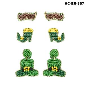 Pendientes vibrantes y audaces con cuentas de semillas para niñas y mujeres hechos a mano para agregar una chispa de glamour a su atuendo de noche y fiesta - Product Image 4