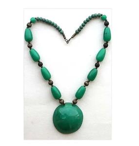 Collier en résine indienne de qualité supérieure, thème amour, fait main, personnalisable, chic, tendance, motif unique en spirale, Artizon Studio - Product Image 1