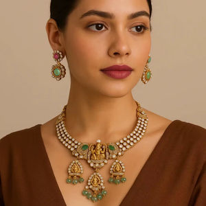 Conjunto de Pendientes de Templo Nakshi de Plata 925 con Diamantes Polki y Esmeraldas, Joyería Nupcial Tradicional, Sacro Divino Confraternitad Gajaah - Product Image 2