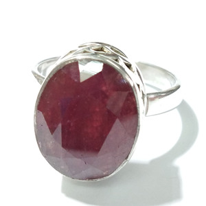 Bague en argent sterling 925 avec pierre précieuse en rubis naturel, faite à la main, forme ovale facettée, bague statement pour femmes - Product Image 1