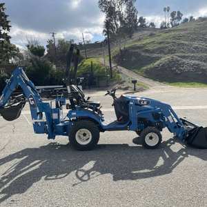 Tracteur compact LS MT125 HST le plus vendu avec chargeur et pelle rétrocaveuse - Product Image 2