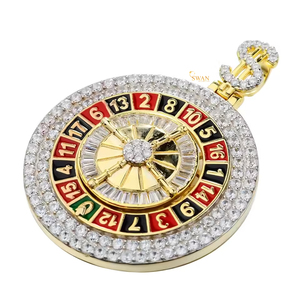 Colgante de Hip Hop personalizado con diseño de casino, Diamante de moissanita de corte brillante redondo completamente helado en oro sólido de 10kt - Product Image 4