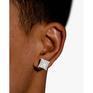 Boucles d'oreilles clous ICECARTEL pour femme en or blanc 14 carats, moissanite taille carrée couleur D VVS avec halo latéral pour mariage - Product Image 4