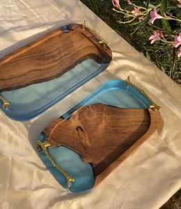 Plateaux de service en bois et résine avec poignée en métal Fabriqué avec du bois d'acacia écologique et de la résine alimentaire - Product Image 3