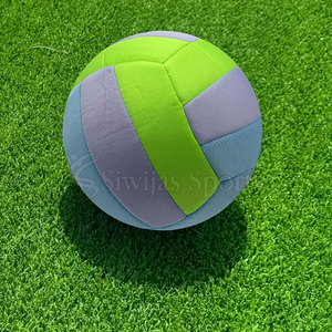 Ballon de volley-ball avec une prise confortable et un matériau durable, adapté à une utilisation en intérieur et en extérieur - Product Image 6