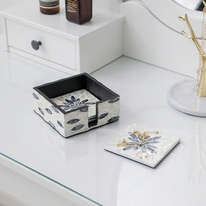 Ensemble de dessous-de-verre carrés en nacre avec mosaïque florale bleue, dessous-de-verre faits à la main, accessoires de protection de table décoratifs - Product Image 5