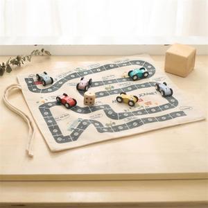 Alfombrilla de juego de lona educativa para niños, juego de juegos de mesa de interacción familiar con coches de juguete de madera y dados, juguete de mesa - Product Image 4