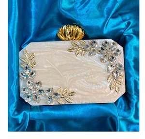 กระเป๋าคลัทช์สำหรับผู้หญิงทำจากยางเรซินหัตถกรรมอินเดีย - Product Image 2