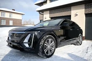 2023 LIRIQ SUV AWD R18 Lithium Battery 110kWh Leather Seats Double Motor <b>Panoramic</b> Sunroof - Product Image 5